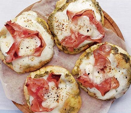 Mozzarella, ham & pesto pizzas recipe