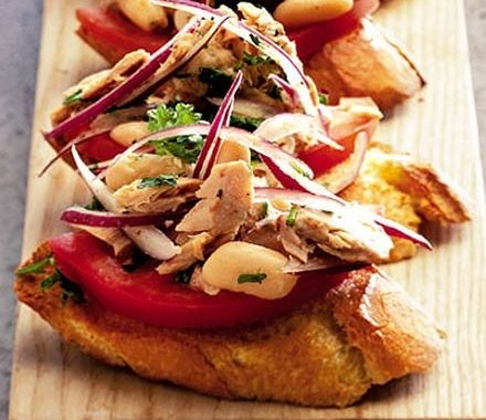 10-minute tuna-bean toasts recipe