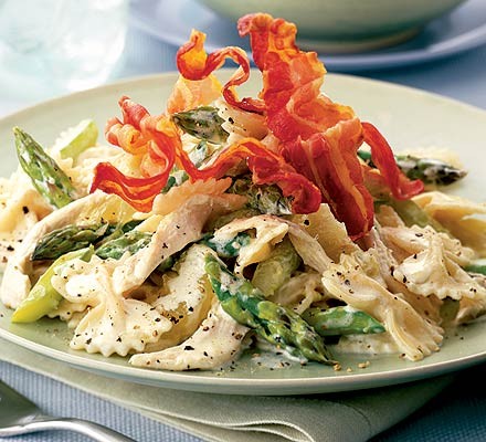 Farfalle with chicken, asparagus & pancetta recipe 