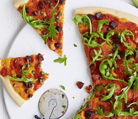 Chorizo, caper & rocket pizza recipe