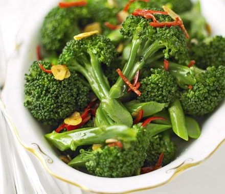 Broccoli with chilli & crispy garlic recipe