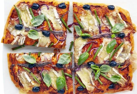 Niçoise-style pizza recipe