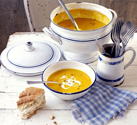 Lightly spiced carrot soup recipe 