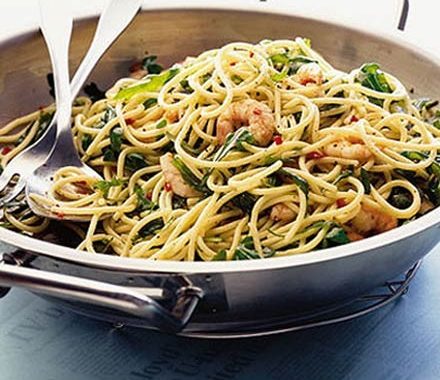 Spaghetti with prawns, chilli & rocket recipe