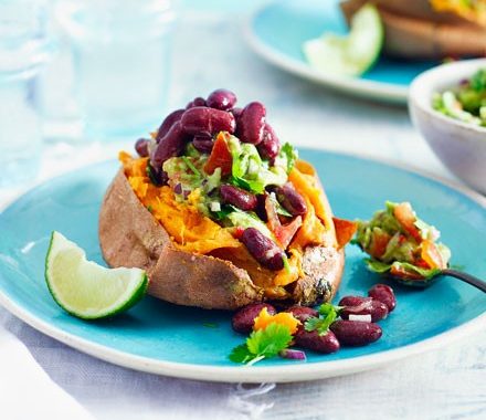 Sweet potato jackets with guacamole & kidney beans recipe