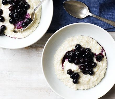 Porridge with blueberry compote recipe