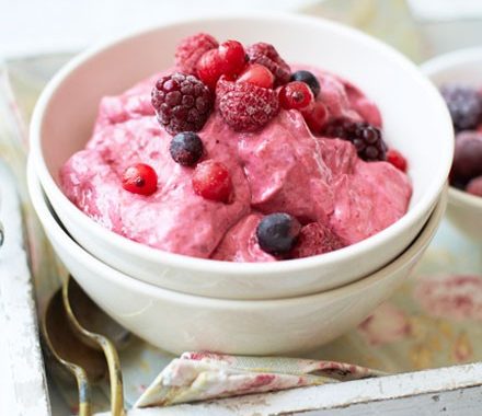 Instant frozen berry yogurt recipe