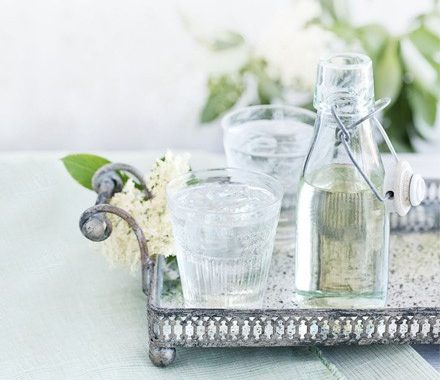 Homemade elderflower cordial recipe