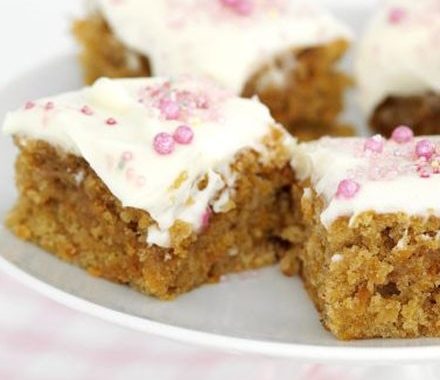 Carrot cake traybake recipe