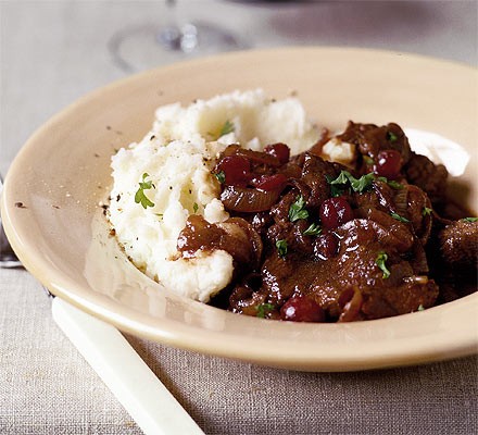 Braised beef with red wine & cranberry recipe 