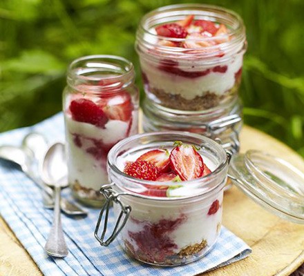Strawberries & cream cheesecake jars recipe 