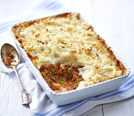 Beef & lentil cottage pie with cauliflower & potato topping recipe