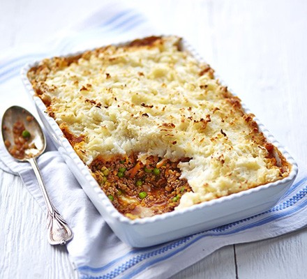 Beef & lentil cottage pie with cauliflower & potato topping recipe 
