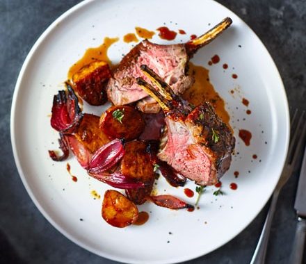 One-pan glazed rack of lamb with spiced red onions & potatoes recipe