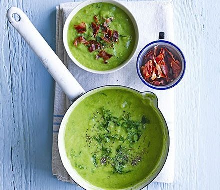 Pea & mint soup with crispy prosciutto strips recipe