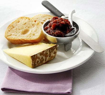 Rhubarb & date chutney recipe 