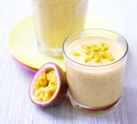 Creamy mango & coconut smoothie recipe 