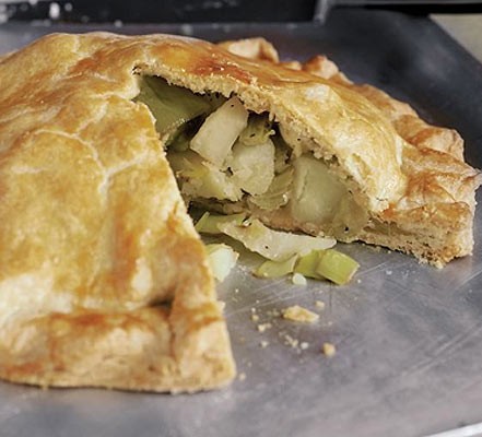 Cheesy leek & potato pie recipe 