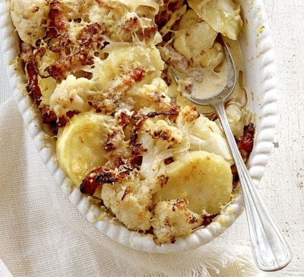 Cheesy cauliflower & bacon gratin recipe 