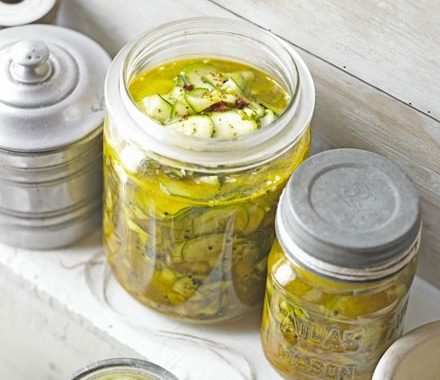 Crunchy courgette pickle recipe