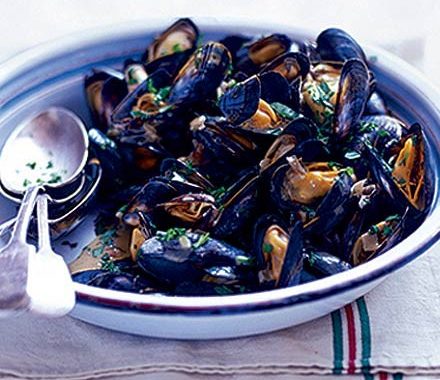 Moules marinière with spiced cream and parsley recipe