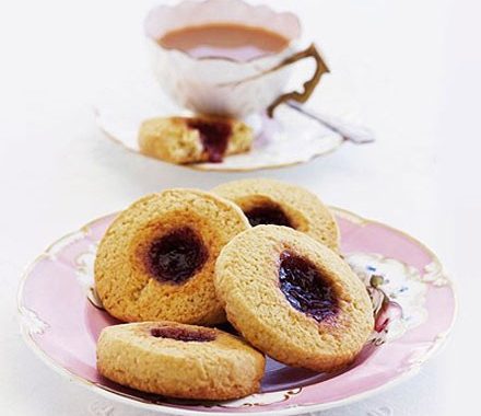 Simple jammy biscuits recipe