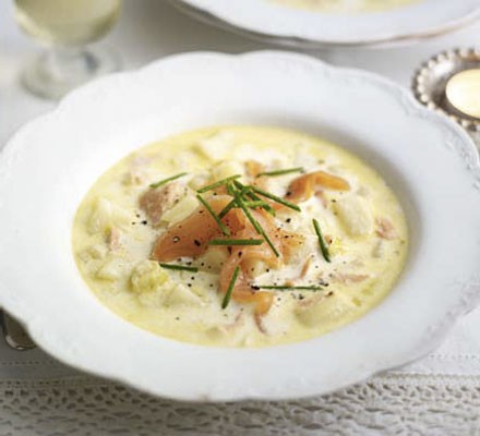 Creamy smoked salmon, leek & potato soup recipe 
