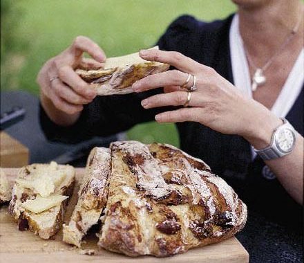 Cracked black pepper & figgy bread recipe