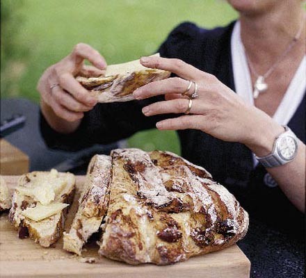Cracked black pepper & figgy bread recipe 