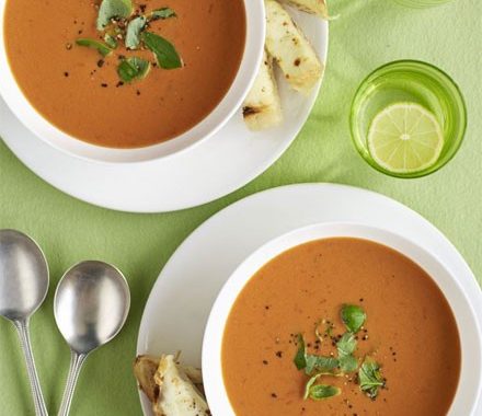Quick tomato soup with cheesy garlic dippers recipe