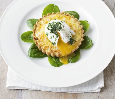 Smoked haddock tartlets with poached eggs recipe