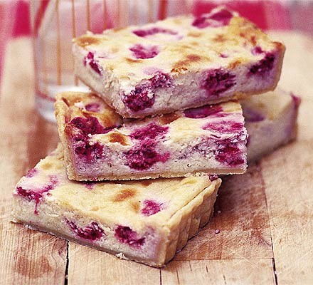 Raspberry & white chocolate traybake recipe 