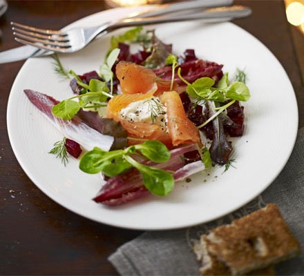 Smoked salmon with horseradish crème fraîche & beetroot recipe 