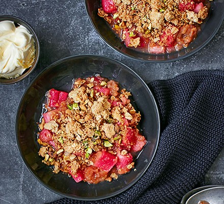 Rhubarb & ginger crumble recipe 