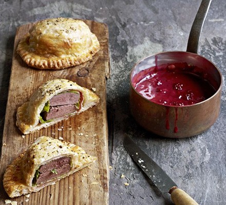 Pigeon pies with bramble gravy recipe 