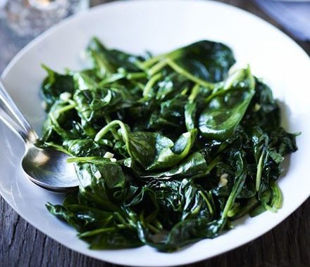 Wilted spinach with nutmeg & garlic recipe