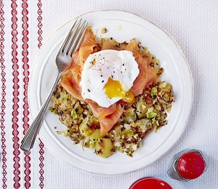 Poached eggs with smoked salmon and bubble & squeak recipe