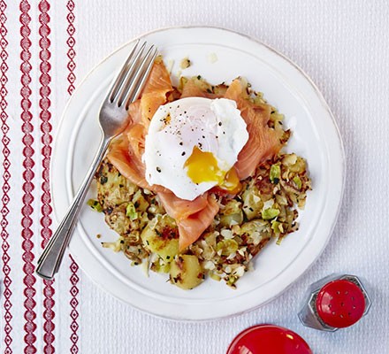 Poached eggs with smoked salmon and bubble & squeak recipe 