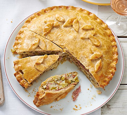 Creamy leek, potato & ham pie recipe 