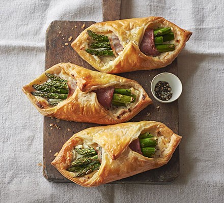 Creamy asparagus puffs recipe 