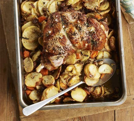 Garlic roast lamb with hotpot potatoes recipe 