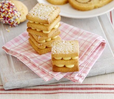 Homemade custard creams recipe