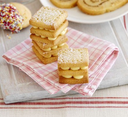 Homemade custard creams recipe 