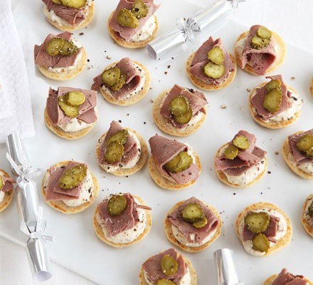 Blinis with crème fraîche, roast beef & cornichons recipe 