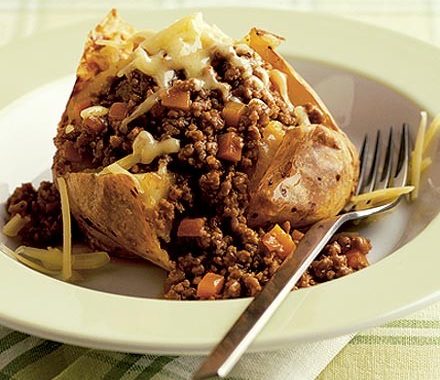Baked potato with mince