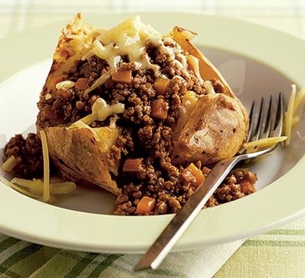 Baked potato with mince 