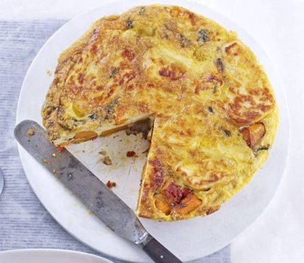 Pumpkin, halloumi & chilli omelette recipe