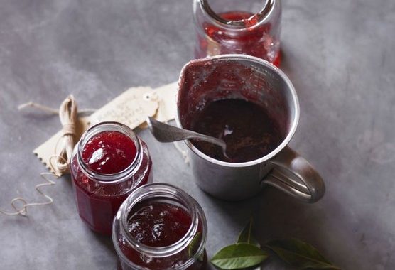 Rosy quince & cranberry jelly recipe