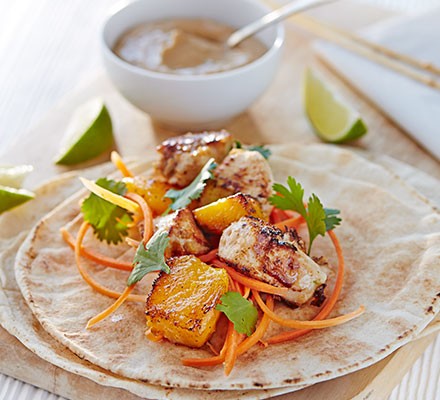 Satay chicken & mango wraps recipe 