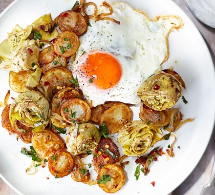 Sautéed artichokes, potatoes & egg recipe 